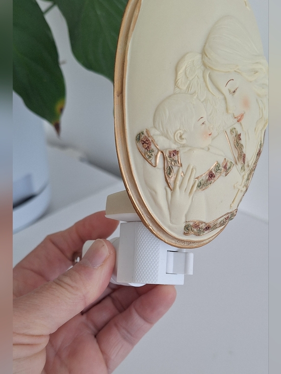 Night Light Angel - Picture 9 of 15